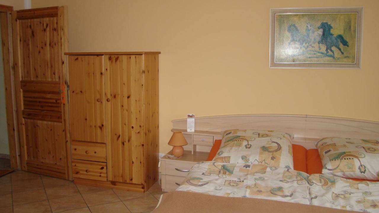 Teschendorfer Landgasthof Bed & Breakfast *